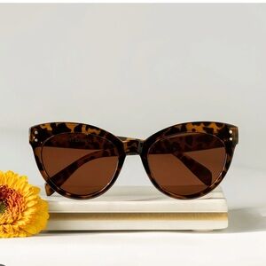 SAINT OWEN X CURATEUR
WYLDE Tortoise Shell Sunglasses